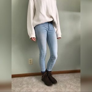 Hollister Light Wash Stretchy Low-rise Jeggings